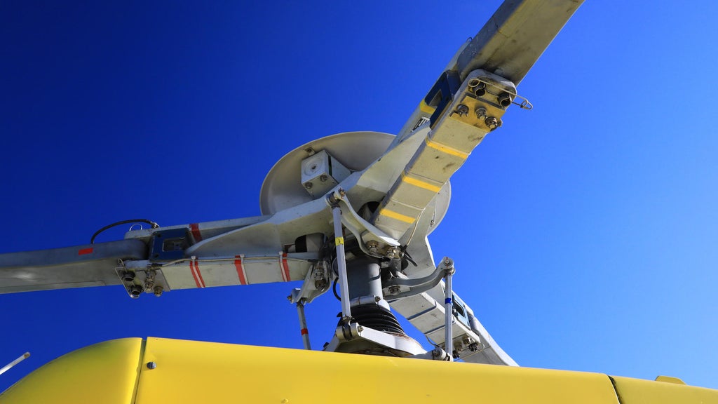 2 helicopters collide southeast of McMinnville in Oregon, killing 3 — Orinda Schools news