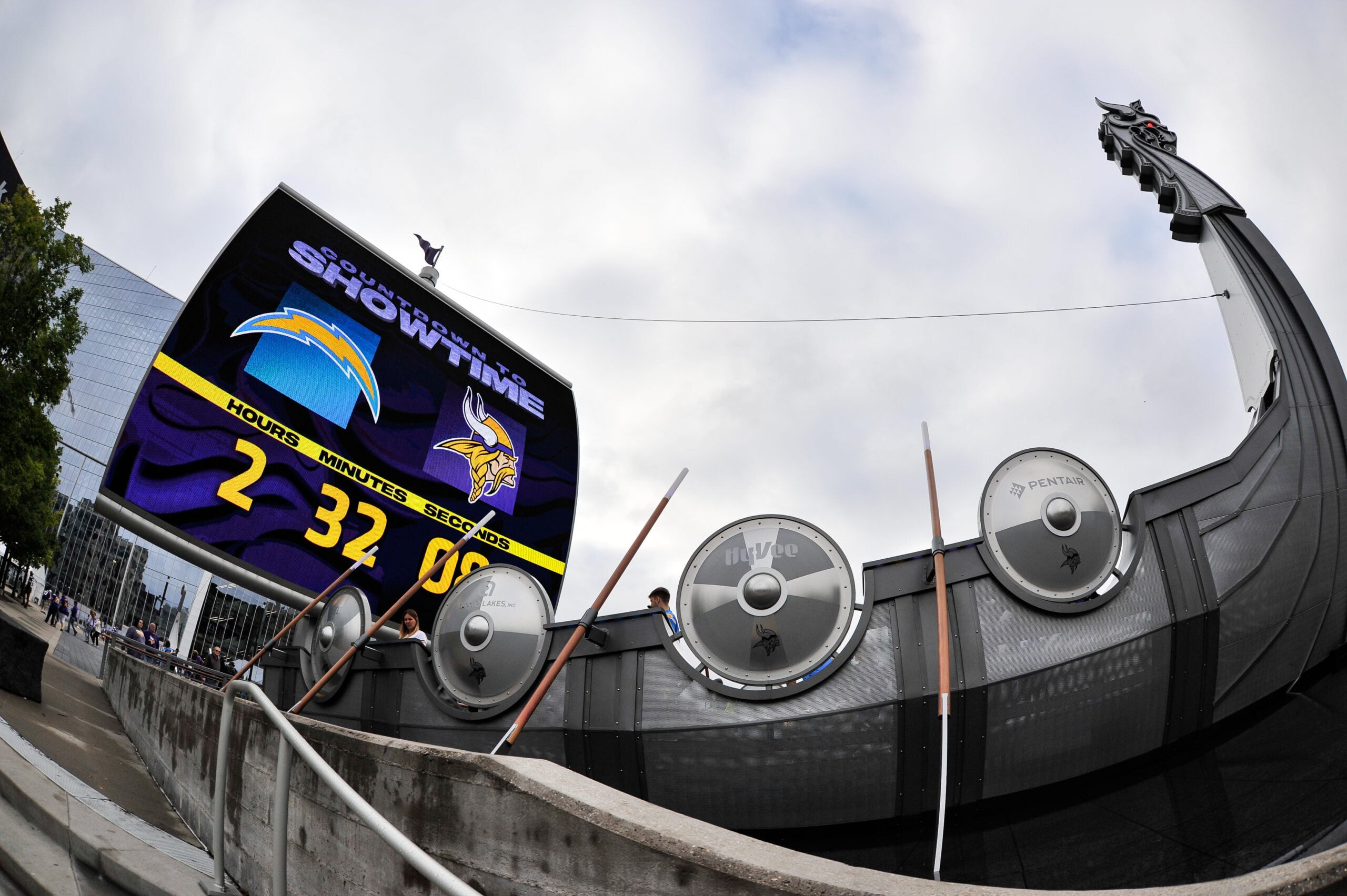 The Vikings’ Front Office Should at Least Make a Phone Call — Vikings Territory, Orinda Arts news