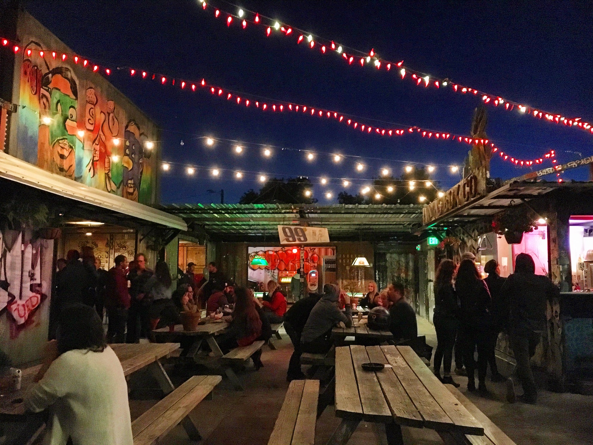 Eli’s Mile High Club starts closure countdown, and Seniore’s Pizza shutters Berkeley branch — The Oaklandside, Orinda Dining news