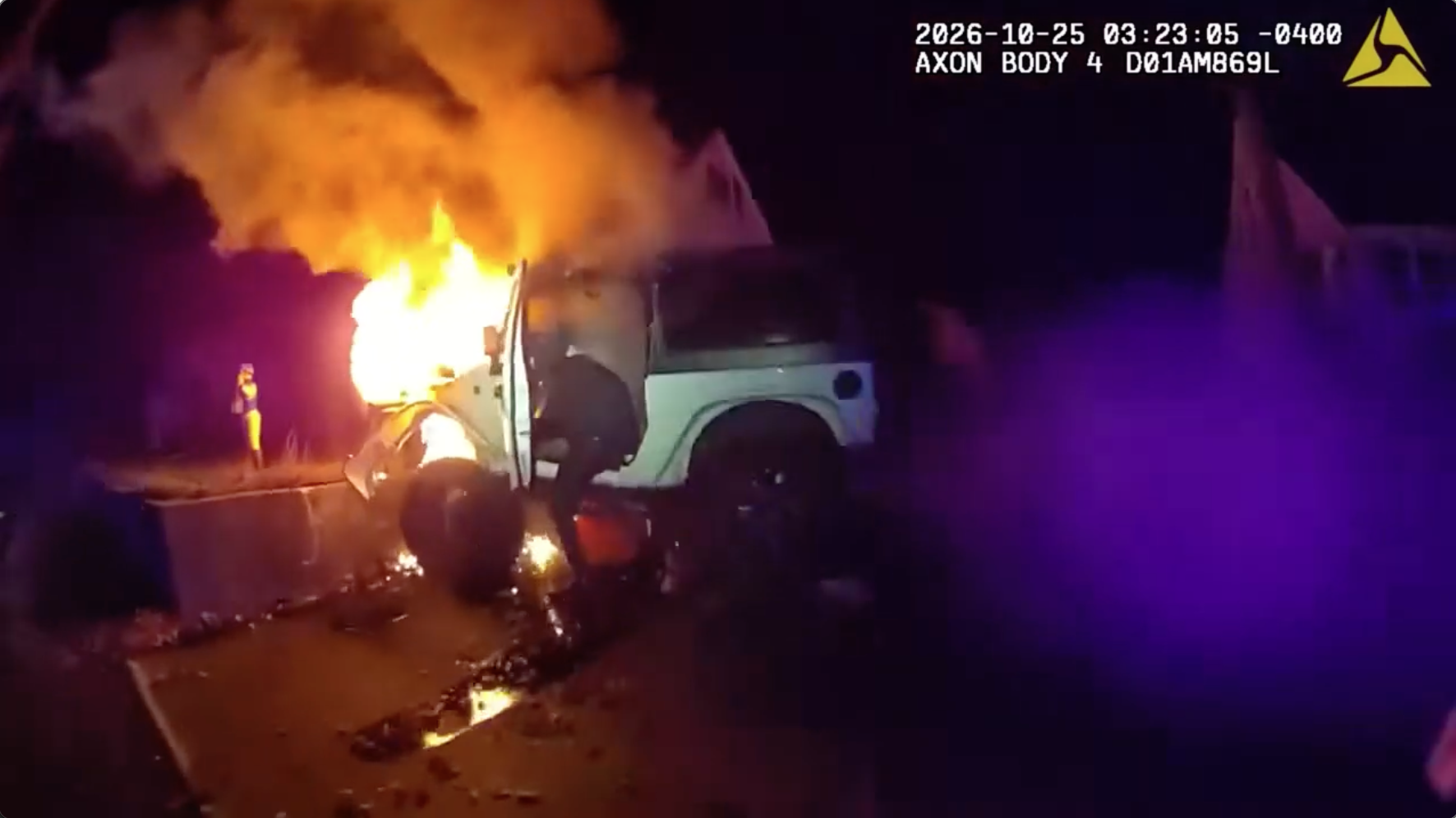 Bodycam video shows police rescuing man from burning Jeep after crash; driver facing multiple charges โ KTVU FOX 2 Bay Area, Orinda Community news
